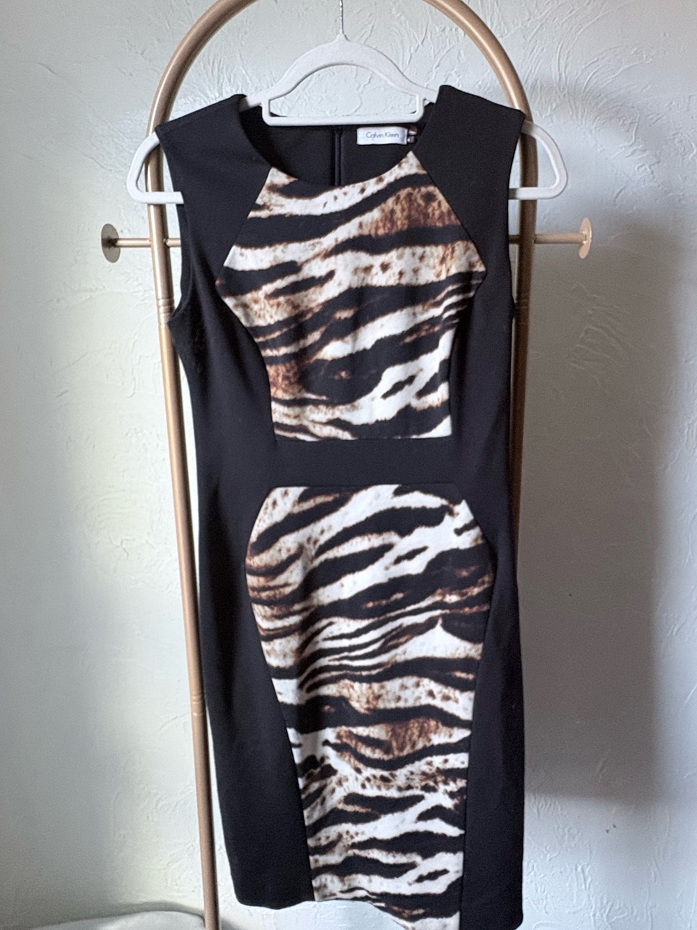 Calvin Klein Animal Print Sheath Dress Size 4 Black Sleeveless Cocktail Dress